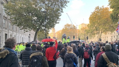 Ένταση στην Ντάουνινγκ Στριτ - Επεισόδια και συλλήψεις σε συγκέντρωση υπέρ του Brexit