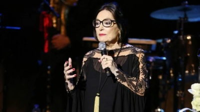 «Πέθανε η διάσημη Ελληνίδα τραγουδίστρια Νανά Μούσχουρη», χάκαραν το Twitter του υπηρεσιακού υπουργού πολιτισμού