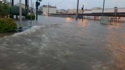 Κακοκαιρία Daniel: Πλημμύρισαν δρόμοι, σπίτια, καταστήματα στο Βόλο -  Διακοπή σιδηροδρομικών δρομολογίων Λάρισα-Βόλος