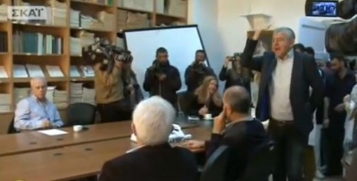 «Εισβολή» της ΠΟΕΔΗΝ στη συνεδρίαση του ΔΣ στον Ερυθρό Σταυρό