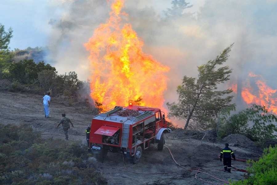 Φωτιά σε δασική έκταση στο Βροντερό Φλώρινας - Δεν απειλεί κατοικημένες περιοχές