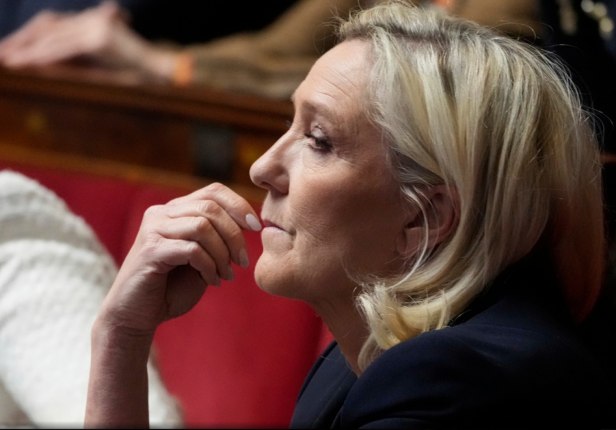 Δήλωση βόμβα από Le Pen: Δεν σκοπεύω να κατέβω στις προεδρικές το 2027 με βραχιολάκι, διάδοχός μου ο Bardella