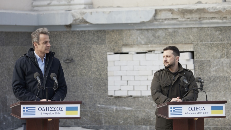 O Zelensky ευχαριστεί τον Μητσοτάκη για τα όπλα στην Ουκρανία, τους S - 300, το ιστορικό λάθος και το... show στην Οδησσό