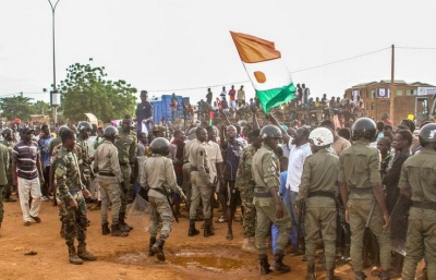 Επικίνδυνα διχασμένη η Δυτική Αφρική για την εισβολή στον Νίγηρα – Παγκόσμια αγωνία για τις δραματικές εξελίξεις