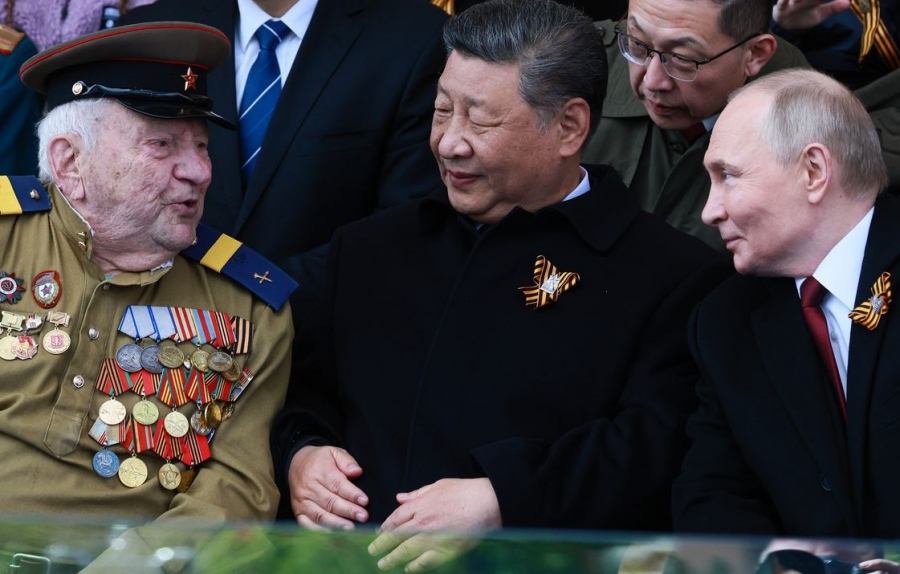 Έγινε 100 ετών ο εμβληματικός βετεράνος πολέμου, που κάθισε δίπλα στον Putin και τον Xi