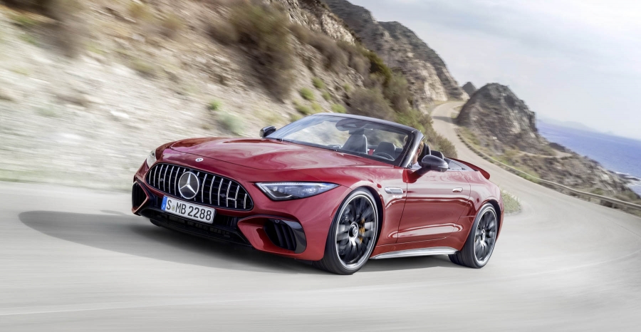 H νέα Mercedes-AMG SL έχει 2+2 θέσεις και έως 585 άλογα