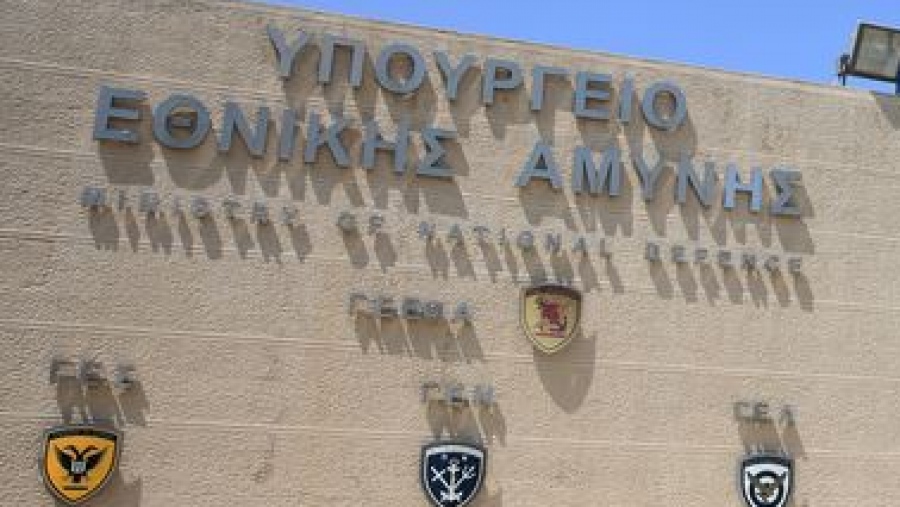 Κύκλοι Υπουργείου Εθνικής Άμυνας: Καμία πώληση του κτηρίου του Πολεμικού Ναυτικού στην Πλατεία Κλαυθμώνος