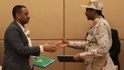 Σουδάν: Τη συμφωνία μετάβασης υπέγραψαν το Στρατιωτικό Συμβούλιο και η αντιπολίτευση