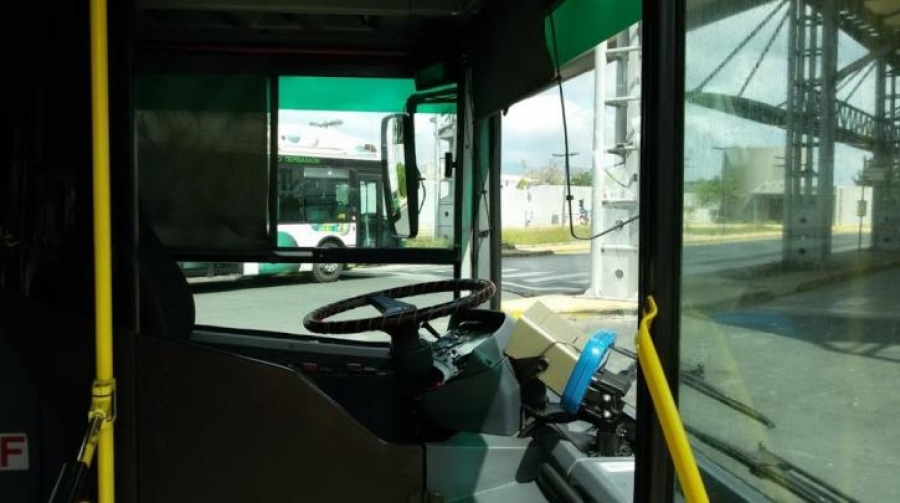 Παραλίγο νέα αδιανόητη τραγωδία μετά τα Τέμπη – Έπεσε η οροφή λεωφορείου της γραμμής 040 με 40 επιβάτες, εικόνες διάλυσης