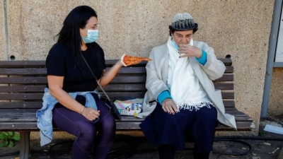 Δωρεάν πίτσα, χούμους, γλυκά σε όσους πάνε για το... εμβόλιο στο Ισραήλ