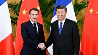 Η συνάντηση Macron με Xi στη Γαλλία - Μήνυμα περί ισότιμων κανόνων για όλους στο εμπόριο