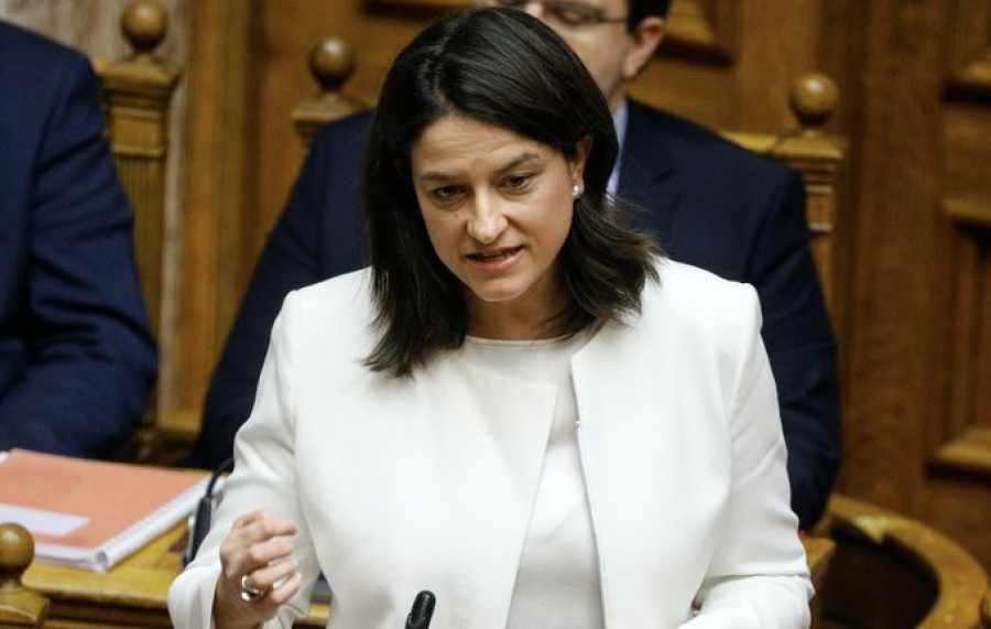 Κεραμέως (Υπ. Παιδείας): Συνεχίζουμε τα μαθήματα στο σπίτι, ξεκινάμε σταδιακά και στο σχολείο