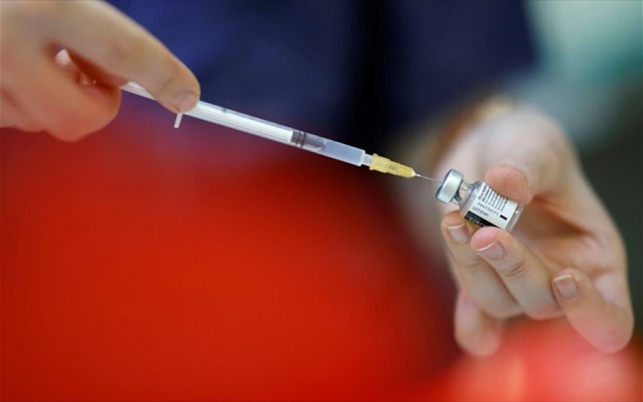 Είναι αποτελεσματικά τα εμβόλια; Πλήρως εμβολιασμένοι υγειονομικοί βρέθηκαν θετικοί στον κορωνοϊό