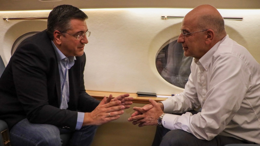 Επιστροφή Τζιτζικώστα στην Ελλάδα με τον Δένδια - Με το κυβερνητικό αεροσκάφος στην Ελευσίνα