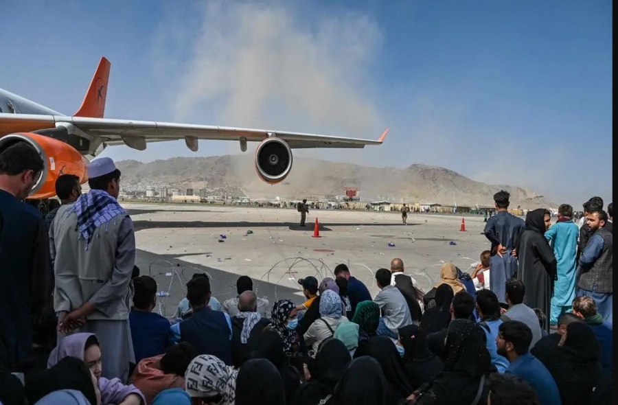 Χάος στο Αφγανιστάν – Πυρά στο αεροδρόμιο της Καμπούλ – Συνεδριάζει η G7 για κυρώσεις στους Ταλιμπάν