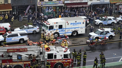 Συναγερμός στη Νέα Υόρκη, πυροβολισμοί στο μετρό, πανικός και 29 τραυματίες - Άφαντος ο δράστης