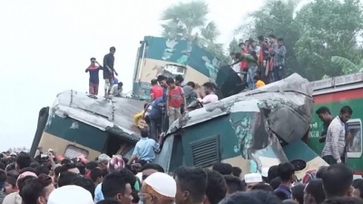 Μετωπική σύγκρουση τρένων στο Μπαγκλαντές