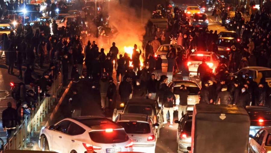 Στην αντεπίθεση το Ιράν: Δεχθήκαμε υβριδική επίθεση ΗΠΑ, Ισραήλ - CIA και Mossad άναψαν τις φωτιές  στην Τεχεράνη