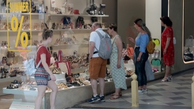 Ανοικτά αύριο Κυριακή (14/7), τα μαγαζιά στο πλαίσιο των θερινών εκπτώσεων