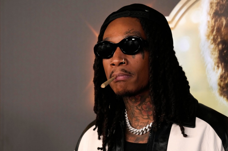 Δικαστήριο στη Ρουμανία καταδίκασε τον Wiz Khalifa σε 9 μήνες φυλάκιση επειδή κάπνισε μαριχουάνα στη σκηνή