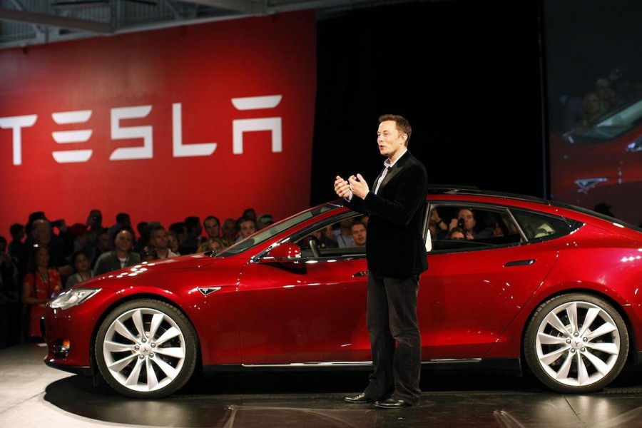 Ασταμάτητη η Tesla, ξεπέρασε τα 2.000 δολ. η μετοχή - Στα 90 δισ. ο πλούτος του Elon Musk