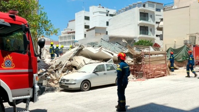Θρίλερ στα Πετράλωνα: Πολυκατοικία κατέρρευσε, η ΕΜΑΚ «χτενίζει» τα χαλάσματα – Τι εξετάζουν οι Αρχές