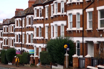 Βρετανία: Οι τιμές των κατοικιών σημείωσαν την ταχύτερη ετήσια άνοδο από τον Δεκέμβριο 2022