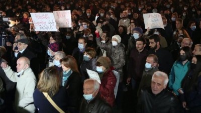 Αρμενία: Μεγάλη διαδήλωση κατά του πρωθυπουργού και της εκεχειρίας με το Αζερμπαϊτζάν για το Nagorno Karabakh