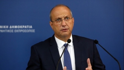 Οικονόμου: Ευθυγραμμισμένη με τις αποφάσεις ΕΕ, ΝΑΤΟ η αποστολή όπλων στην Ουκρανία