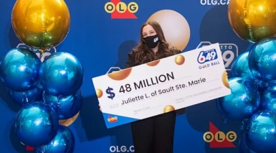 Μία 18χρονη έπαιξε λοταρία για πρώτη φορά στη ζωή της και… κέρδισε 48 εκατομμύρια δολάρια!