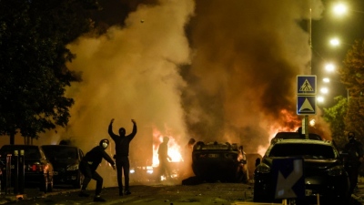 Στους δρόμους της Γαλλίας πέθανε η πολυπολιτισμικότητα - Ανέρχεται δυναμικά η άκρα δεξιά