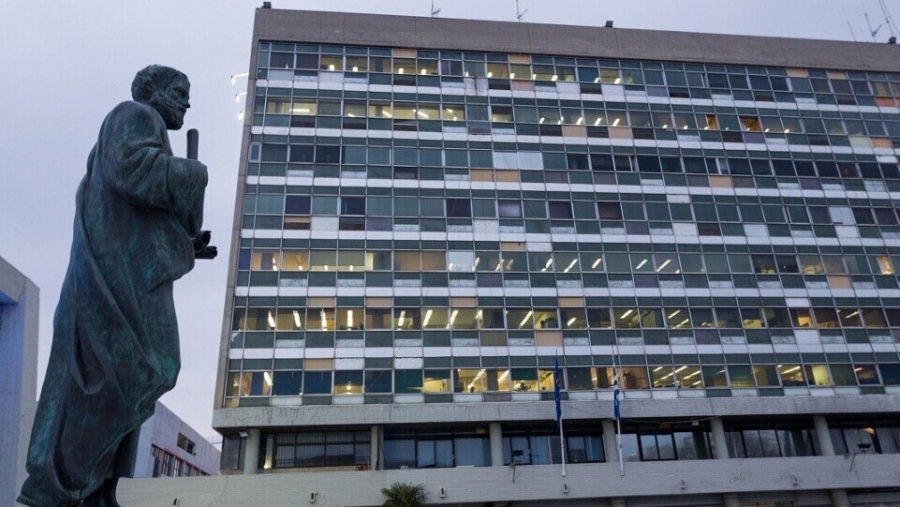 Επίθεση αντιεξουσιαστών στο ΑΠΘ - Ζημιές στο φυλάκιο του κτιρίου διοίκησης