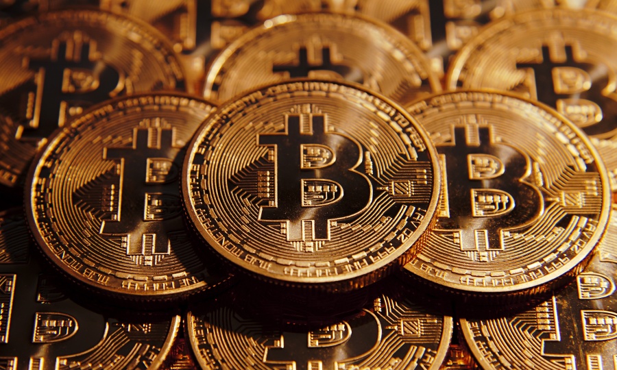 Ήπιες διακυμάνσεις στα ψηφιακά νομίσματα – Κοντά στα 6.000 δολ. το Bitcoin