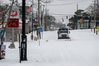 Χιονοκαταιγίδα Fern στις HΠΑ με 850.000 νοικοκυριά χωρίς ρεύμα και 10.000 ακυρώσεις πτήσεων
