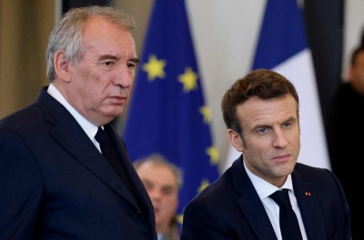 Καταιγίδα στη Γαλλία, καταρρέει η κυβέρνηση - Σε δραματικούς τόνους ο Bayrou: Βουλιάζουμε, σώστε τη χώρα!