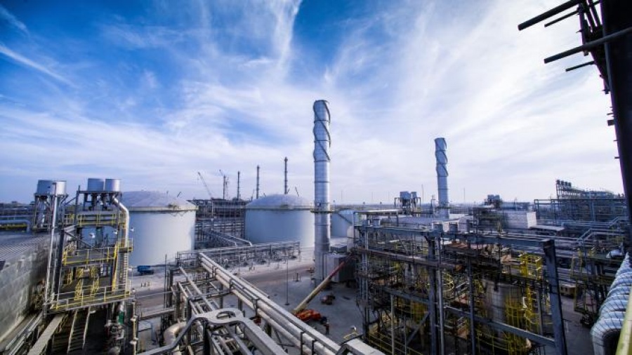 Έτοιμη να αυξήσει την παραγωγή πετρελαίου η Saudi Aramco, αν χρειαστεί