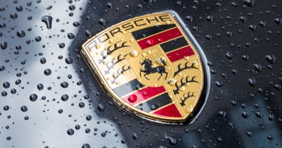Με επιδεικτική αδιαφορία και περιφρόνηση των κυρώσεων, η Porsche προτείνει στον Putin να... αναζωογονήσει την ρωσική αυτοκινητοβιομηχανία