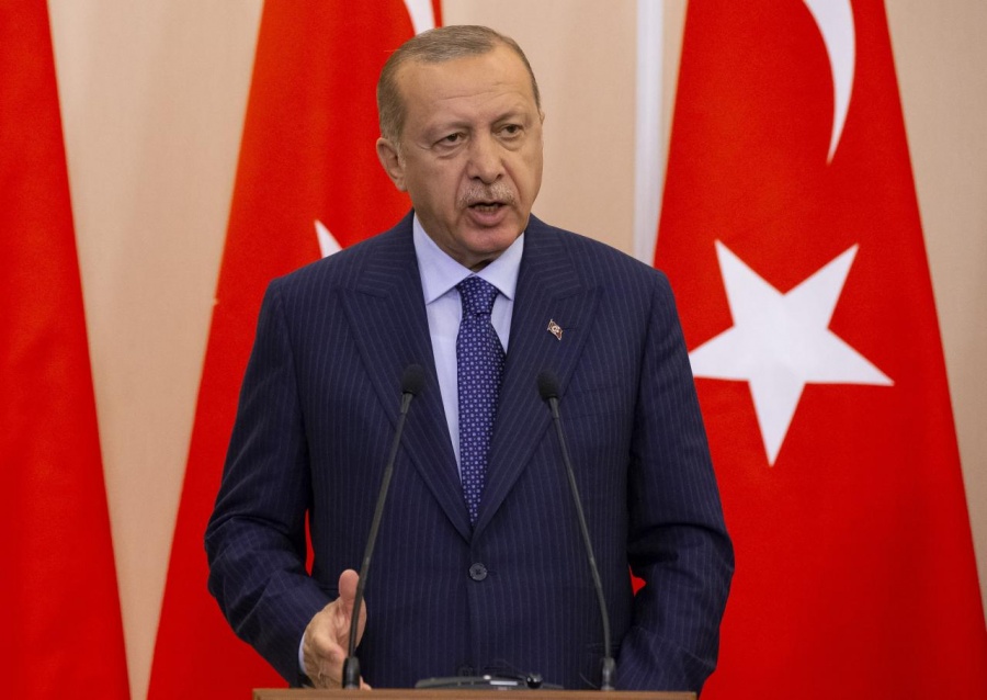 Ο Erdogan στρέφεται στην Interpol για τους 8 Τούρκους στρατιωτικούς