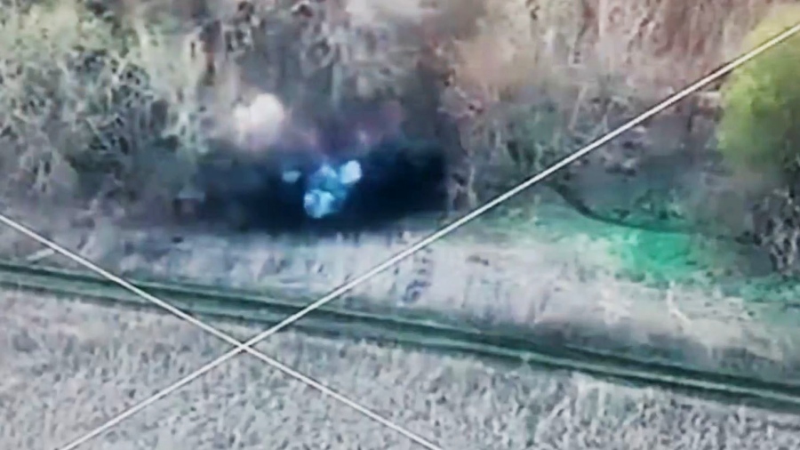 Ασύλληπτα πλάνα στο Kharkiv - Η στιγμή που η 71η Μεραρχία των Ρώσων ανατινάζει ουκρανικά οχήματα (vid)