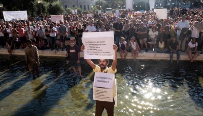 Μεγάλη διαδήλωση στη Μαδρίτη κατά της μάσκας και των περιοριστικών μέτρων για τον κορωνοϊό