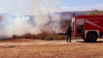Βελτιωμένη η εικόνα της φωτιάς στο Μαρκόπουλο Ωρωπού