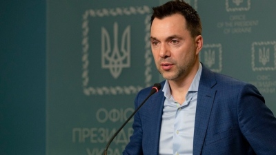 Έξαλλος ο Arestovych με τις ευρωπαϊκές αγορές όπλων από τις ΗΠΑ: «Είναι μια απόλυτη φάρσα»