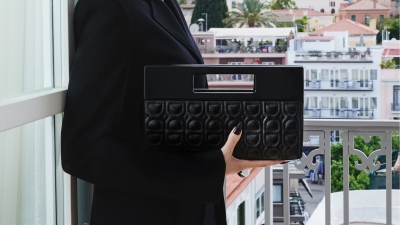 GRECOTEL: THE DOLLI Bag - Η νέα συλλεκτική δημιουργία της Marina Raphael και του THE DOLLI