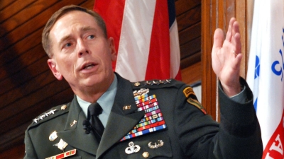 Petraeus (ΝΑΤΟ - CIA): Δεν αποκλείω την εμπλοκή των ΗΠΑ στον πόλεμο στην Ουκρανία – Ποια είναι η «κόκκινη γραμμή»