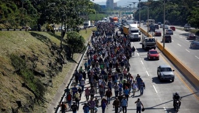 Στα σύνορα ΗΠΑ – Μεξικού οι πρώτοι μετανάστες του καραβανιού