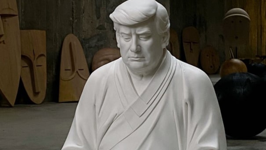 Ανάρπαστα τα κεραμικά με τον Trump... ως Βούδα - Στα 610 δολ. η τιμή τους