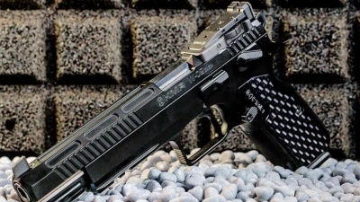 Ένα ευρωπαϊκό «σαρανταπέντε»  όπλο KMR Precision CUDA OR