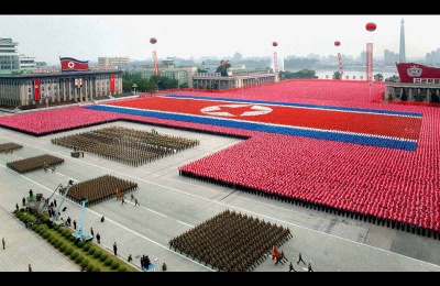 Στρατιωτική παρέλαση στη Β. Κορέα την παραμονή της έναρξης των Χειμερινών Ολυμπιακών Αγώνων στη Ν. Κορέα