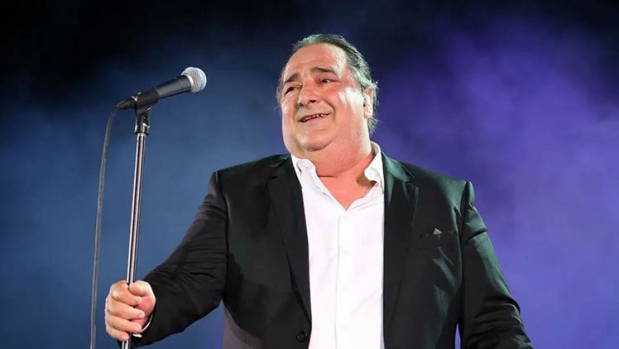 Θεσσαλονίκη: Ο κόσμος αποχαιρετά τον Βασίλη Καρρά - Ουρές στο λαϊκό προσκύνημα