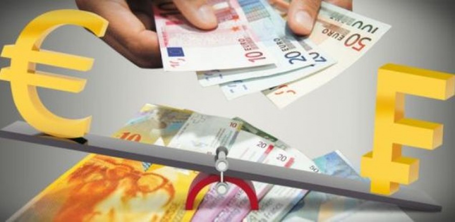 Συνεχίζονται οι πιέσεις στο ελβετικό φράγκο - Αμήχανη παραμένει η Κεντρική Τράπεζα της χώρας